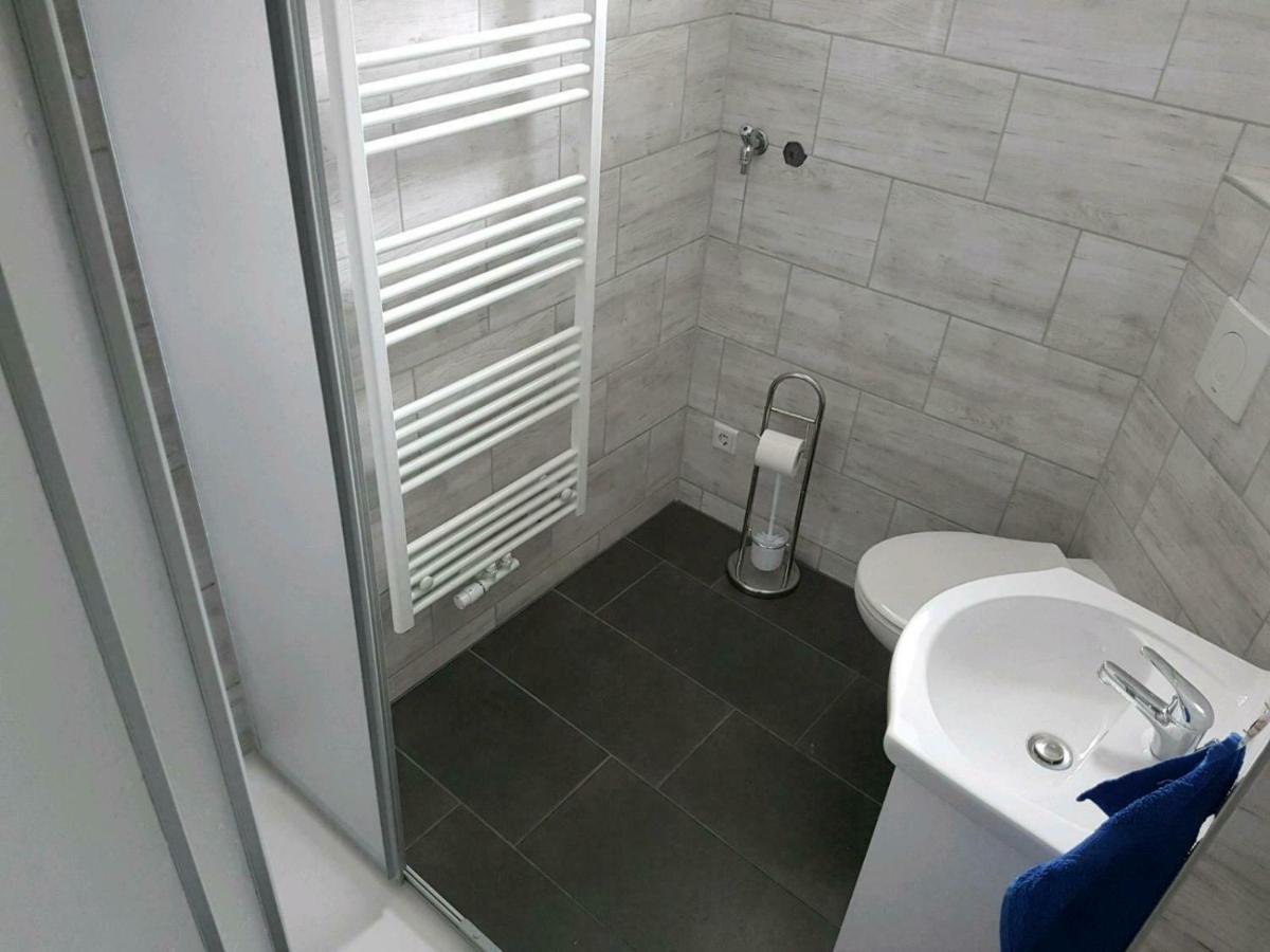 Einraum-Ferienwohnung 46M2 Eisenhuettenstadt-Diehlo Luaran gambar
