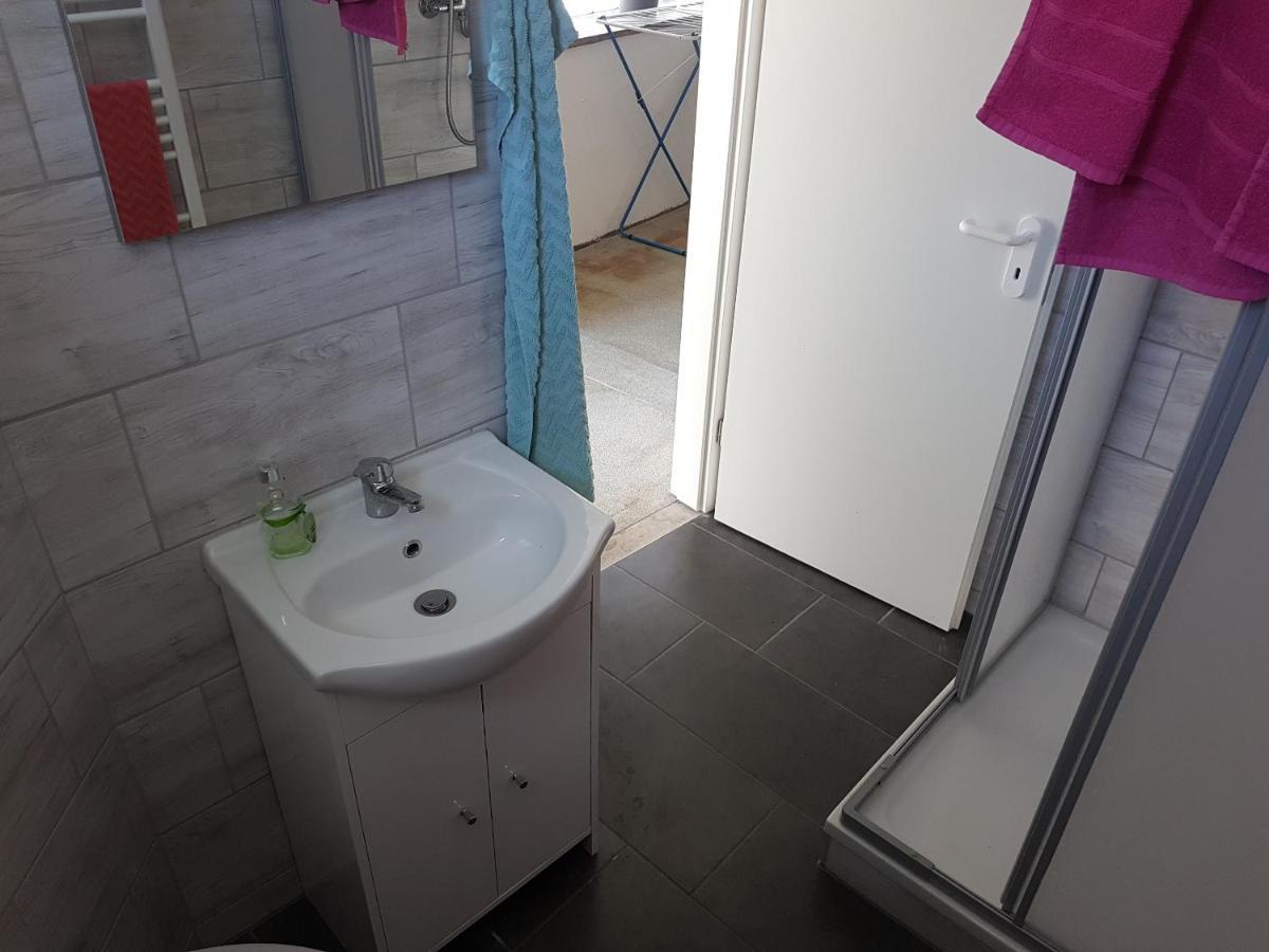 Einraum-Ferienwohnung 46M2 Eisenhuettenstadt-Diehlo Luaran gambar